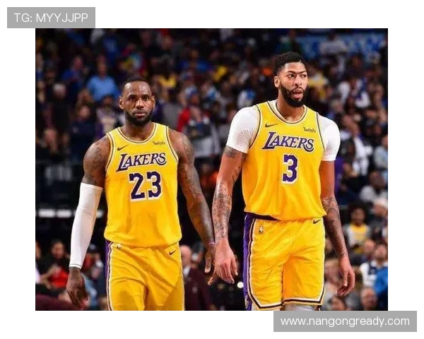 湖人队新赛季阵容调整曝光 詹姆斯、戴维斯领衔迎接挑战