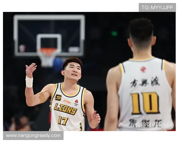 激战全程回顾篮球精彩瞬间实时解说与数据分析